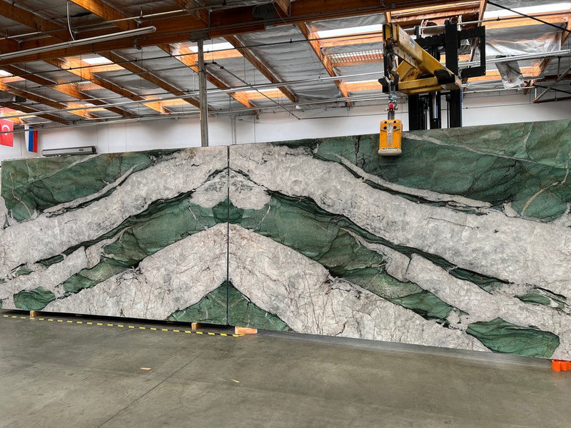 CRISTALLO FUCHSITE POLISHED SLAB 3/4 136 x 78