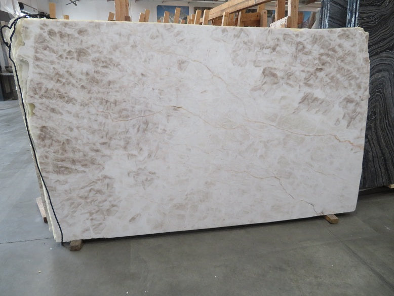 ONYX ALMOND POLISHED SLAB 3/4  108 x 64