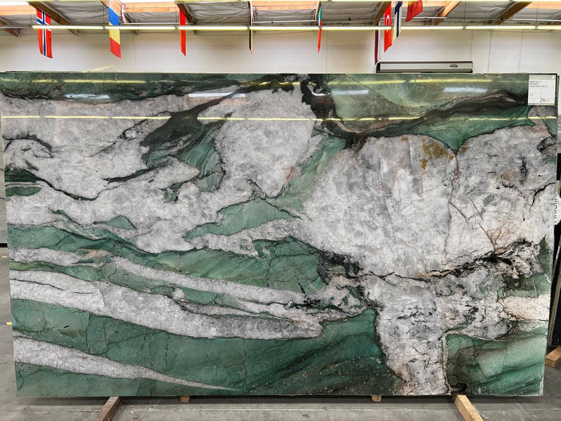 CRISTALLO TIFFANY POLISHED SLAB 3/4 130 x 77