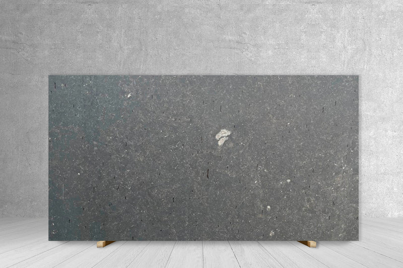 LIMESTONE BLUE / PETITE HONED SLAB 1-1/8 114 x 57