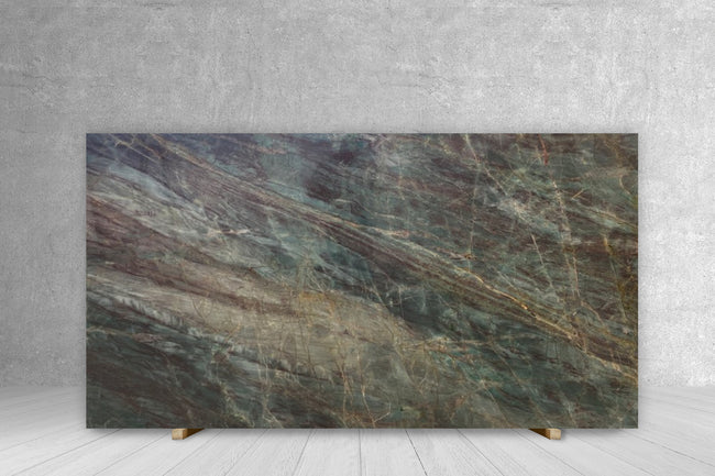 QUARTZITE EMERALD GREEN POLISHED SLAB 3/4 115 x 64