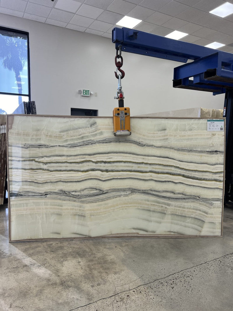 ONYX VELLUTO POLISHED SLAB 3/4 104 x 58