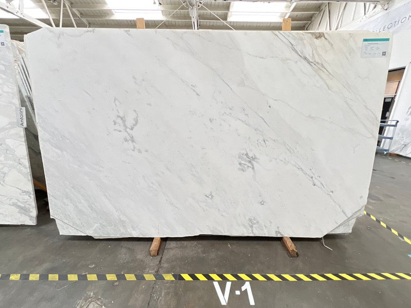 MARBLE CALACATTA VATICANO HONED SLAB 3/4 115 x 67