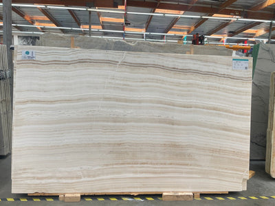 ONYX IVORY WOW / VANILLA ONYX VC POLISHED SLAB + AVP 3/4 115 x 67