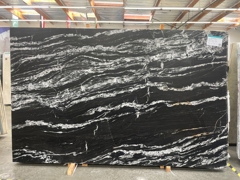 GRANITE BELVEDERE LEATHER 3/4 SLAB 124 x 70