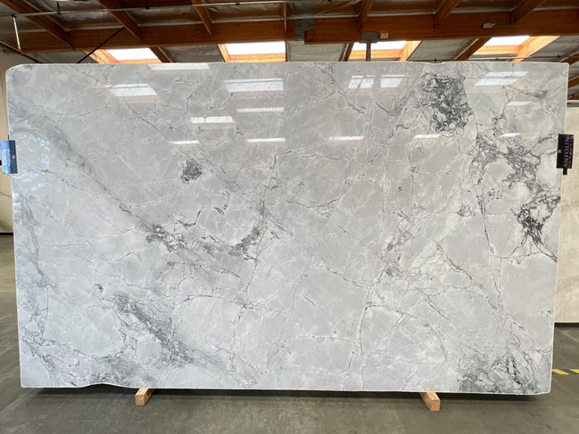 QUARTZITE SUPER WHITE POLISHED SLAB 3/4 129 x 77