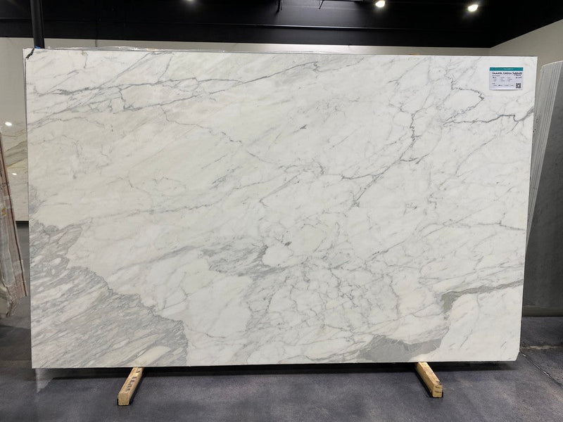 MARBLE CALACATTA CLASSICO SUPERIORE HONED SLAB 3/4 121 x 75