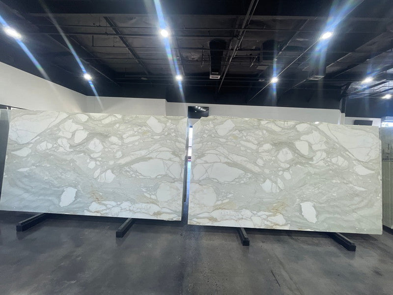 MARBLE CALACATTA HONED SLAB 3/4 133 x 75