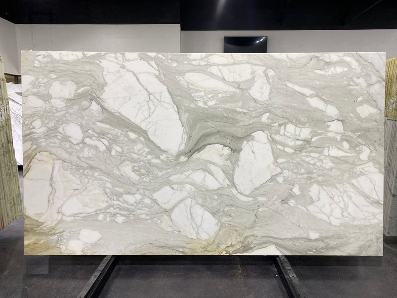 MARBLE CALACATTA HONED SLAB 3/4 133 x 75