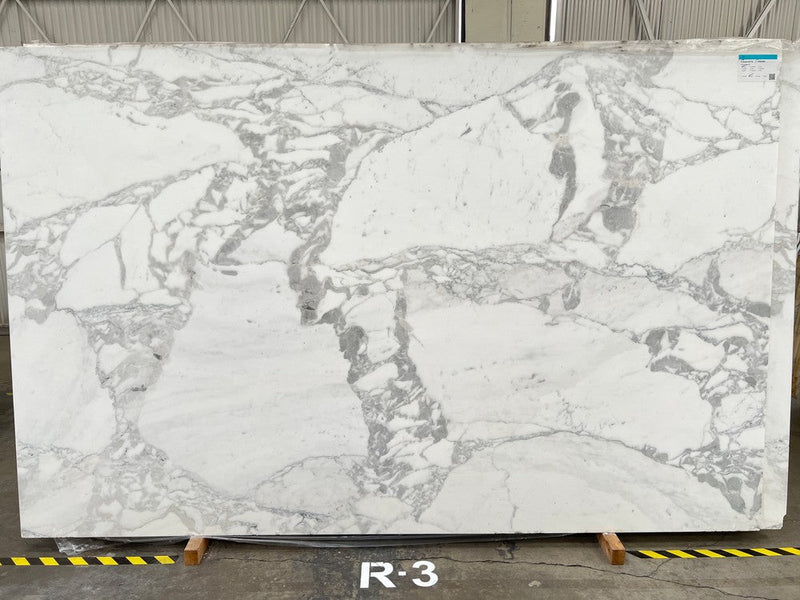 MARBLE CALACATTA CARRARA HONED SLAB 3/4 120 x 77