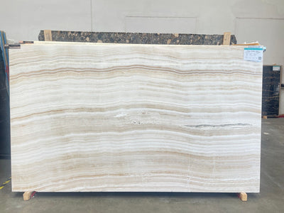 ONYX IVORY WOW / VANILLA ONYX VC POLISHED SLAB + AVP 3/4 115 x 67