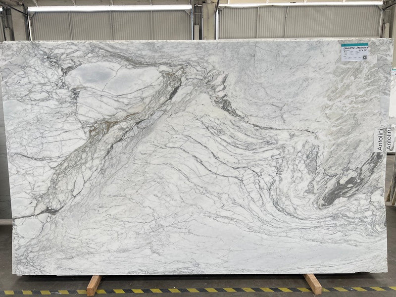 MARBLE CALACATTA FANTASTICO HONED SLAB 3/4 121 x 75