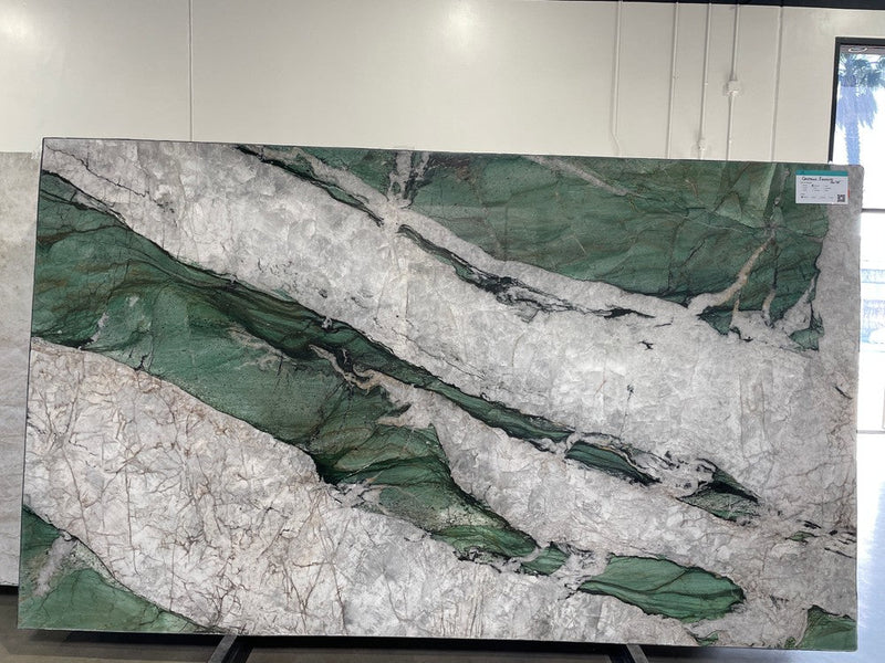 CRISTALLO FUCHSITE POLISHED SLAB 3/4 136 x 78