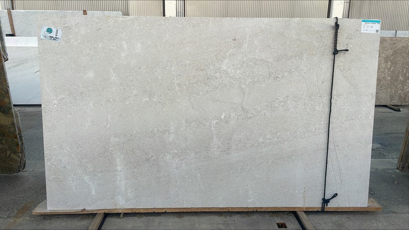 LIMESTONE CREMA LISBOA COMERCIAL HONED SLAB 3/4 108 x 67