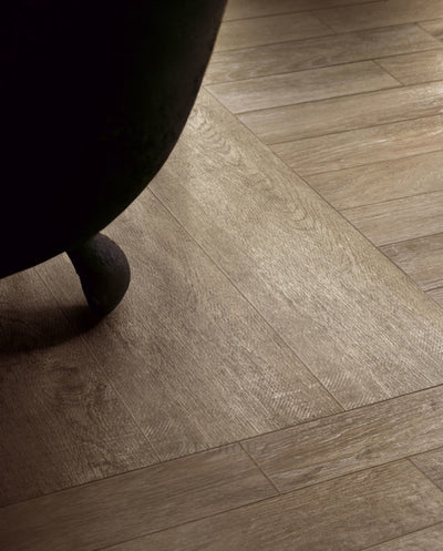 Selection Oak Amber 6 X 48 Porcelain Tiles